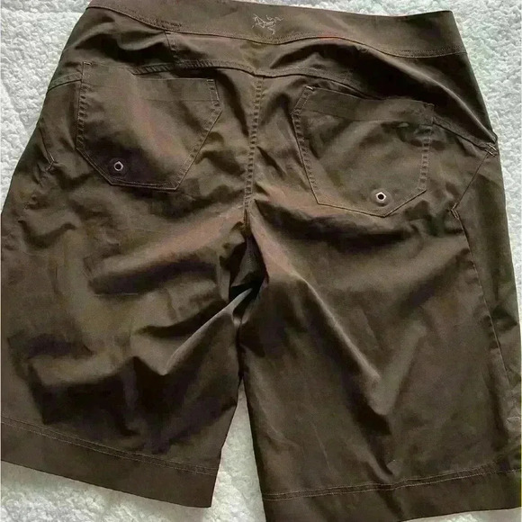 Arc'Teryx size 8 snap and zip  close shorts - Picture 9 of 15